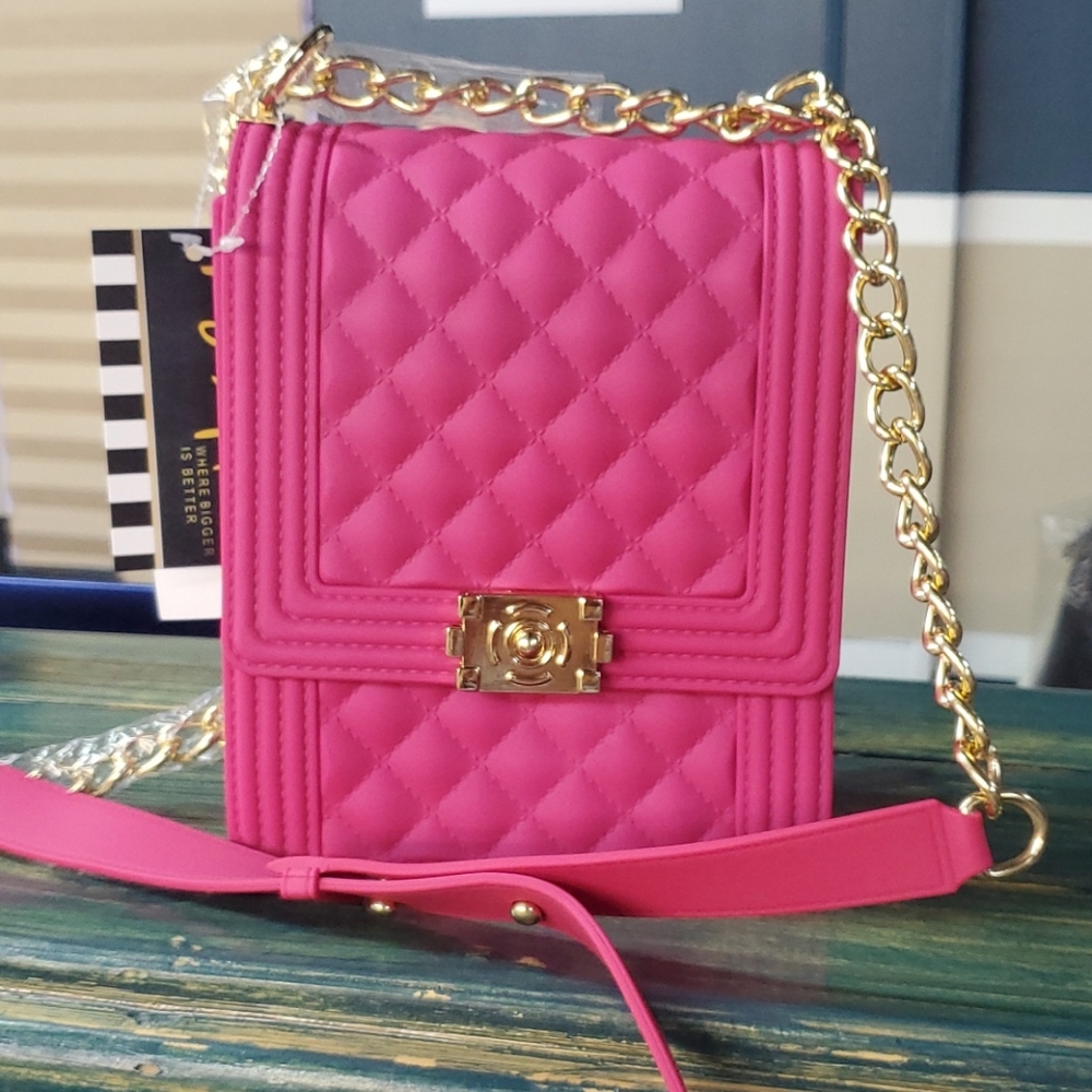 HOT PINK/ MAGENTA SQUARE CROSSBODY 🔥